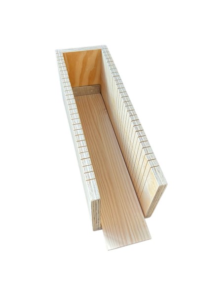 CAJON DE MADERA PARA CORTAR EL PAN DE MOLDE