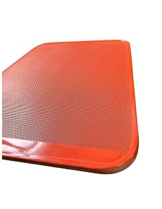 BANDEJA CON MARCO PERFORADA PLANA CON BAÑO DE CAUCHO